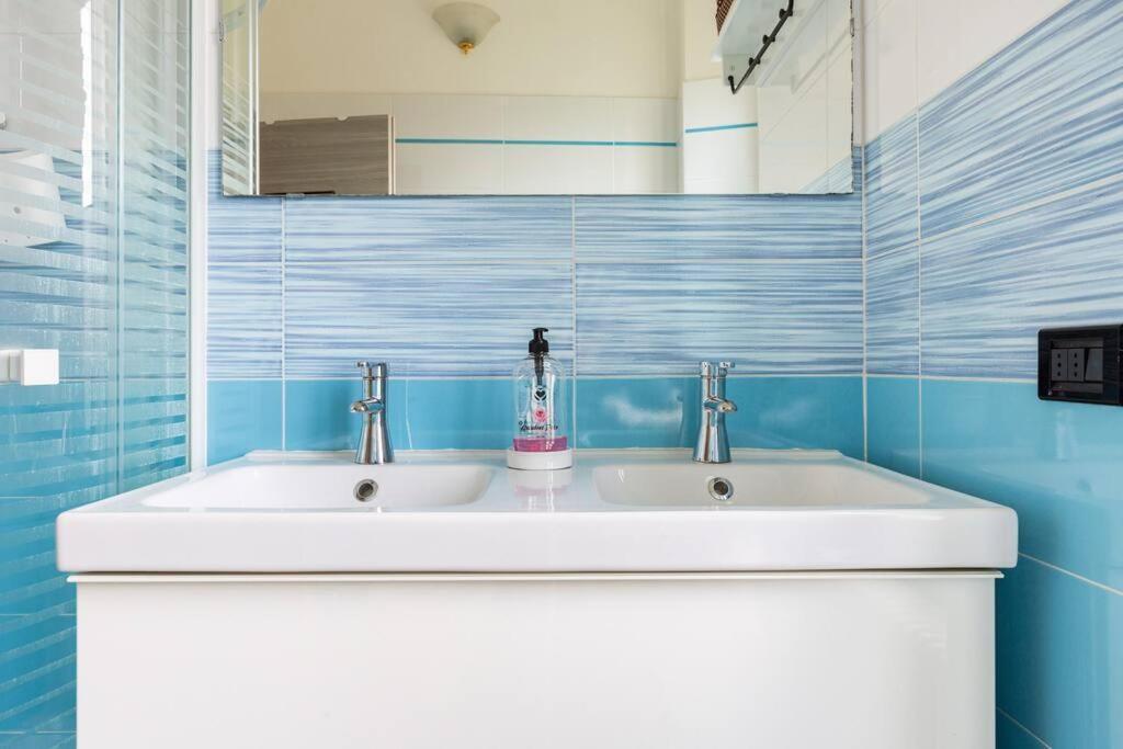 Como 100Mq 5 Mins To Center + Free Park And View Exterior foto